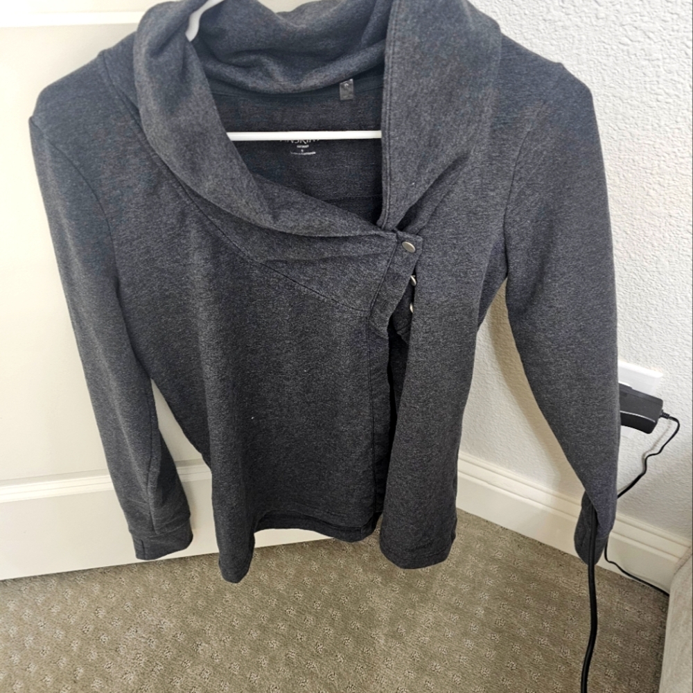 Danskin LongSleeve Jacket Size Small